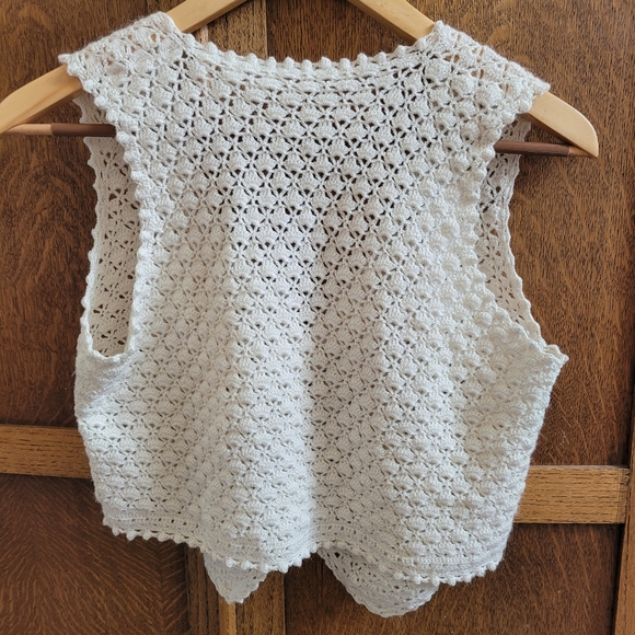 Crochet cottage core vest - Picture 4 of 4